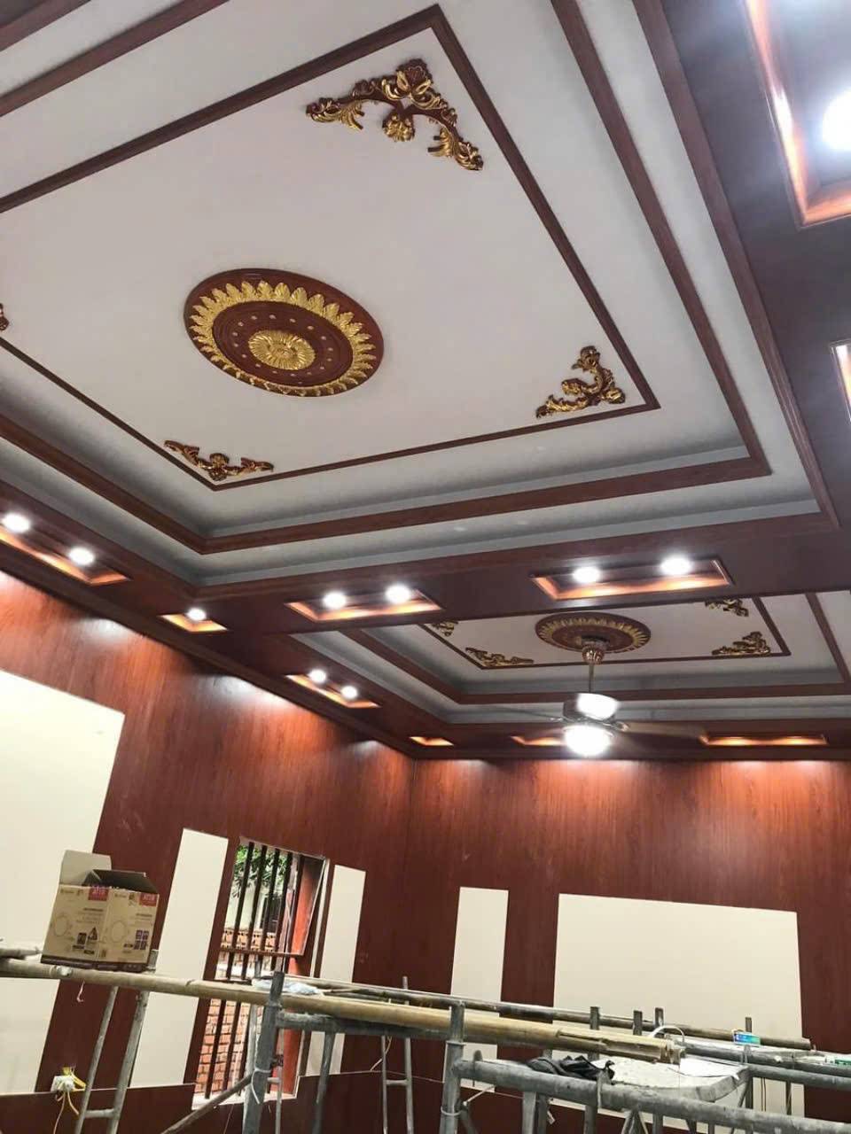 Thi Công Tấm Nhựa Ốp Tường Nano Nhanh Chóng, Chuyên Nghiệp